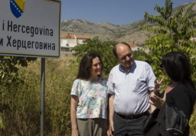 Schimdt stigao u BiH, evo gdje je prvo otišao: Po dolasku posjetio manastir Tvrdoš kod Trebinja i Blagajsku tekiju