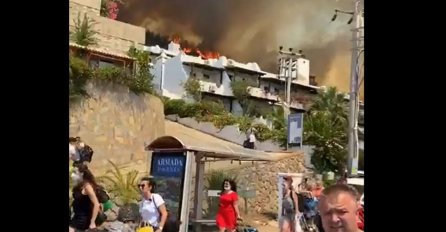 NOVI SNIMAK POŽARA U TURSKOJ, vatra guta sve pred sobom: Evakuacija turista iz Bodruma, pohrlili ka spasilačkim brodovima
