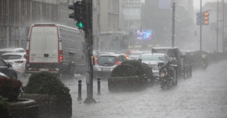 RHMZ IZDAO HITNO UPOZORENJE: U narednih sat vremena jaki pljuskovi sa grmljavinom u ovim dijelovima Srbije!