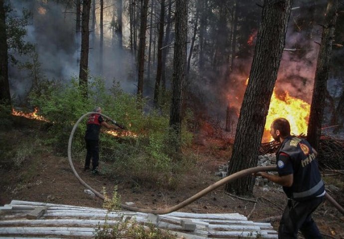 Broj mrtvih u požarima u Turskoj porastao na šest: Poginula dva vatrogasca