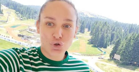 EVO ŠTA JE LUNA ĐOGANI OBUKLA  NA SVADBU MAJE I ALENA: Pojavila se ljepša nego ikad, oči će vam stati