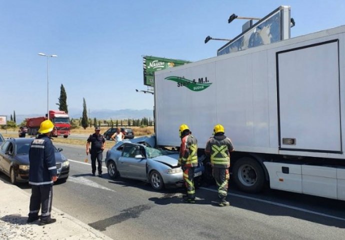 POVRIJEĐENE 3 OSOBE: Saobraćajna nesreća u Podgorici, učestvovalo vozilo sa bh. tablicama (FOTO)