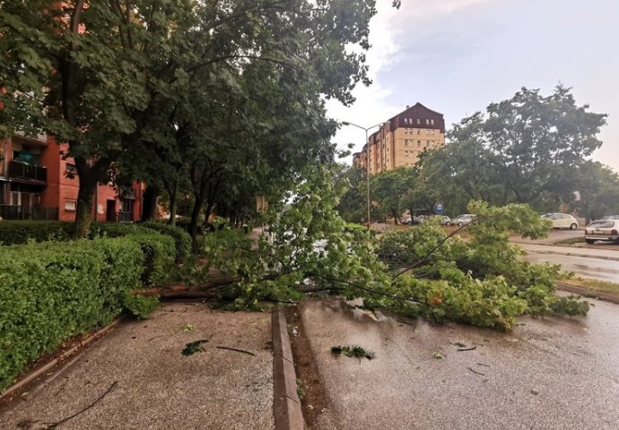 U olujnom nevremenu u Bihaću poginuo muškarac 