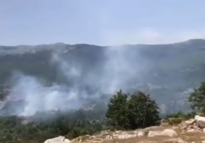 Gori u pet gatačkih sela, vatrogasci odbranili kuće od požara