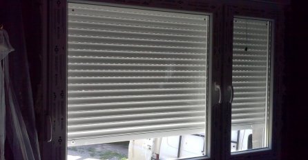 Jako LOŠA NAVIKA koju skoro svi rade: Zbog čega NIKADA NE BISTE TREBALI spuštati ROLETNE tokom DANA?