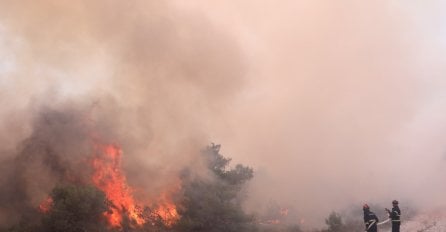 Dramatične scene kod Trogira, vatra zahvatila kuću: 'Radimo nadljudskim naporima. Teško ludilo je'