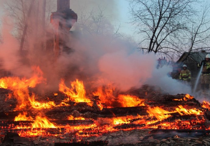 POŽAR U HRVATSKOJ JOŠ UVIJEK VAN KONTROLE: Gori preko 400 hektara niskog rastinja!