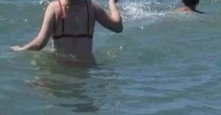 TO JE PRAVA MAMA SA BALKANA: Žena oduševila sve na društvenim mrežama zbog onoga što je ponijela u more, POGLEDAJTE ŠTA DRŽI U RUCI