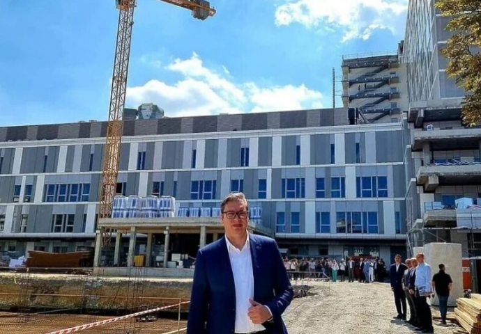 Vučić obišao gradilište, tvrdi da će Srbija dobiti jedan od najmodernijih kliničkih centara u Evropi