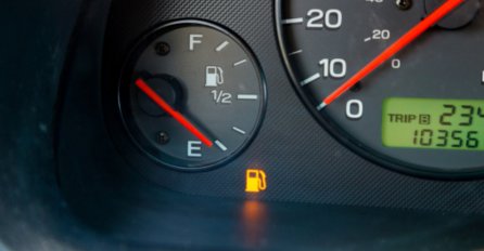 Znate li koliko tačno kilometara možete preći autom nakon što se na njemu upali lampica za gorivo?