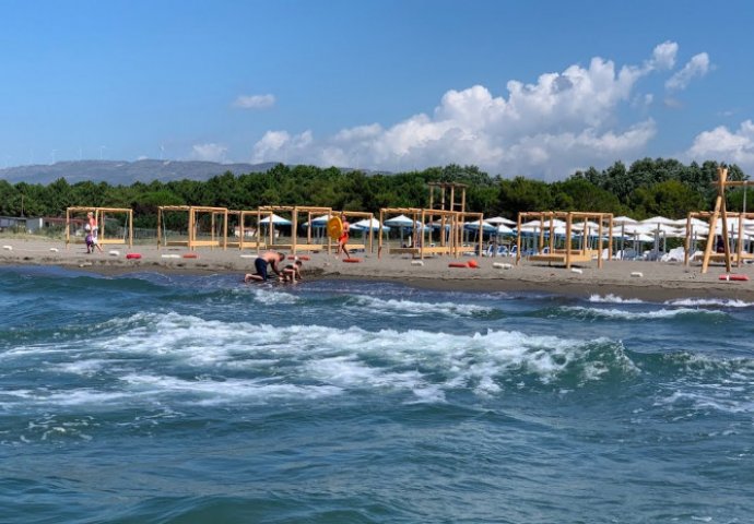 Mladić iz Bosne i Hercegovine utopio se na Velikoj plaži u Ulcinju