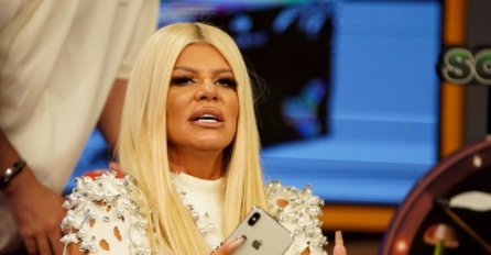 DARA BUBAMARA RASIPA EURE PO ULICI, BAHATI SE PO RODNOM GRADU: Svi bruje o njenom postupku, NIJE ZNALA DA JE SLIKAJU (FOTO)