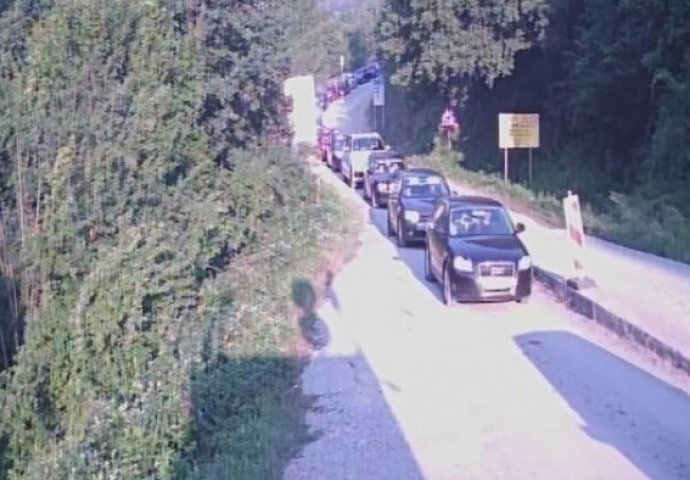 Kilometarske kolone: Gužve na graničnim prijelazima na izlazu iz BiH