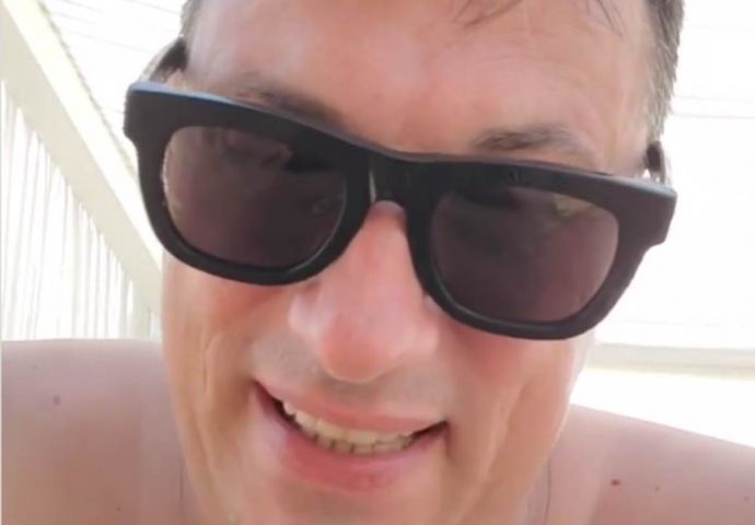 URNEBESAN KLIP ANDRIJE MILOŠEVIĆA SVE DOVEO DO SUZA! Snimak "veselog turiste" raspametio i poznate face (VIDEO)