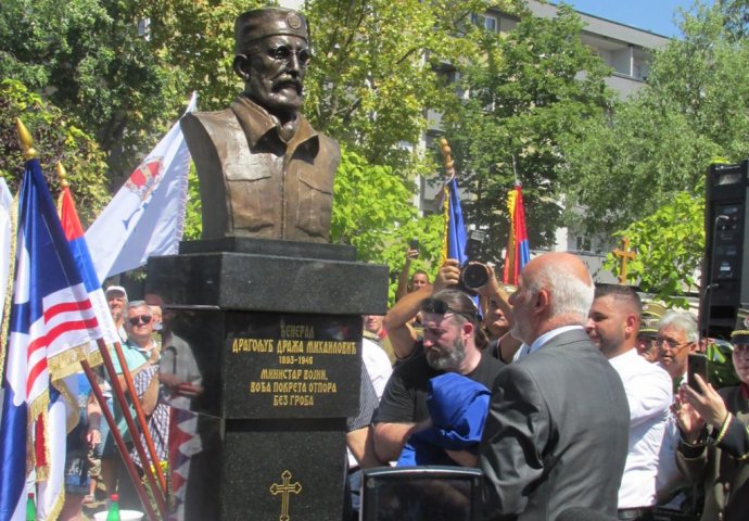 U Bijeljini otkrivena i osvještana bista Draži Mihailoviću