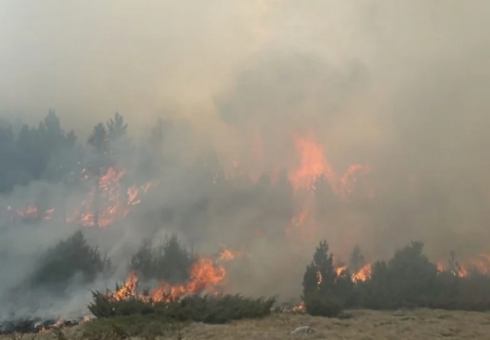 Požar kod Tomislavgrada i dalje prijeti kućama uprkos pomoći Hrvatske