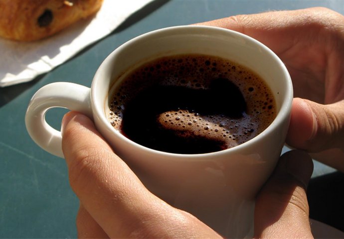 STRUČNJAK OTKRIO: 4 greške koje ljudi rade kad kuhaju kafu, A TAKO JOJ UNIŠTAVAJU OKUS