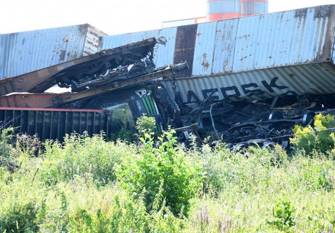 Sudar dva teretna voza u Hrvatskoj: Razbacani kotači, zdrobljena lokomotiva…