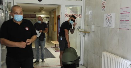 MIRKO ŠIJAN IZVEO BEBU IZ PORODILIŠTA - EVO KO JE BIO S NJIM: Nije Bojana, nego OVA ŽENA (FOTO)