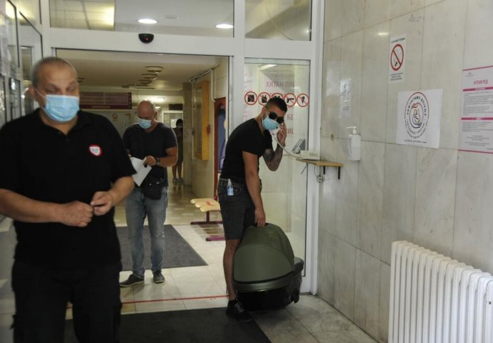 MIRKO ŠIJAN IZVEO BEBU IZ PORODILIŠTA - EVO KO JE BIO S NJIM: Nije Bojana, nego OVA ŽENA (FOTO)