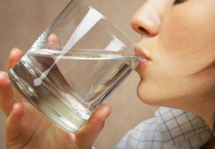 Šta se dešava u tijelu kada pijete jako hladnu vodu?
