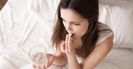 Sve više žena pije PILULE za odlaganje menstruacije zbog ljetovanja: Ginekolog otkriva da li je to OPASNO