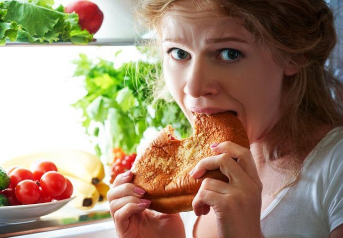 NE SAMO DA GOJI: Evo koje promene se javljaju ukoliko JEDEŠ previše HLJEBA, ovo OPTEREĆUJE organizam