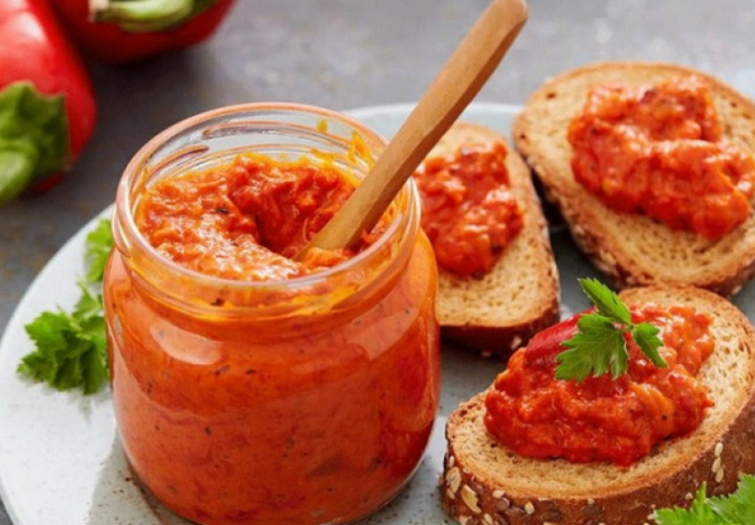 OVAJ SAVJET ĆE VAM SPASITI ZIMNICU: Recept za ajvar koji nikad ne iznevjeri