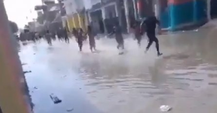 "NA LEĐA MI JE PAO DIO ZIDA", OGLASILA SE IZ EPICENTRA ZEMLJOTRESA: Voda je počela ulaziti u Haiti