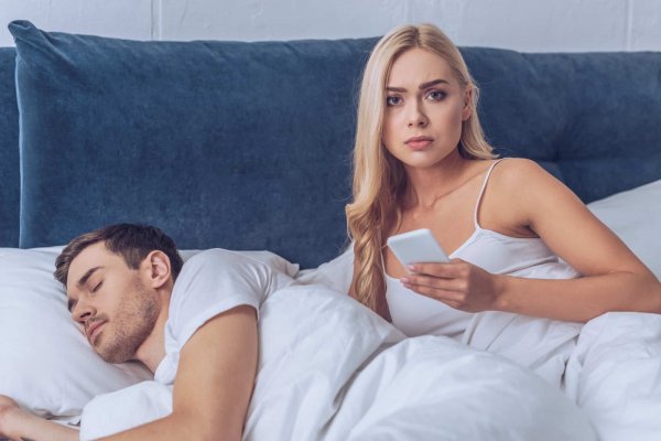 why-you-should-not-check-your-partners-phone