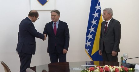 Predsjedništvo, bez Dodika, pozvalo Schmidta da pomogne BiH u vezi sa požarima