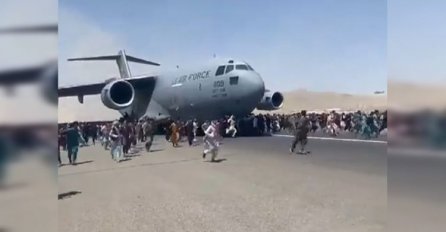 Potpuni haos na aerodromu u Kabulu: Suspendovani evakuacijski letovi, stižu dramatični snimci (VIDEO)