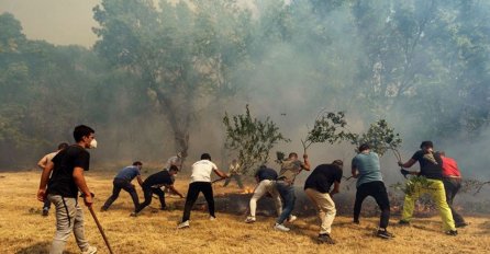 Evakuirano 1000 ljudi zbog požara, u Grčkoj gori kod Atine