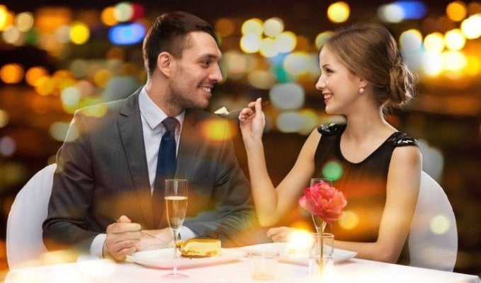 couple-on-a-romantic-date-e1415925732177