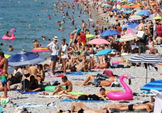 Haos na plaži u Hrvatskoj, djeca imaju proljev i povraćaju