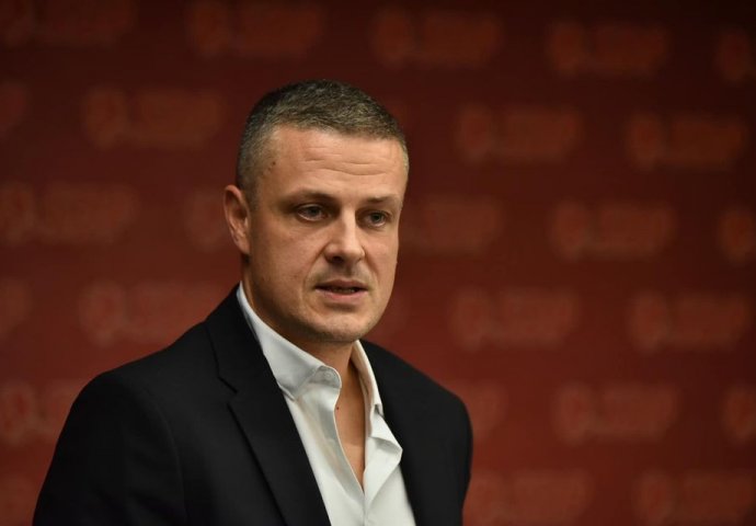 Mijatović prozvao članove svoje stranke što nisu pozdravili hapšenje osumnjičenih za zločine nad Srbima