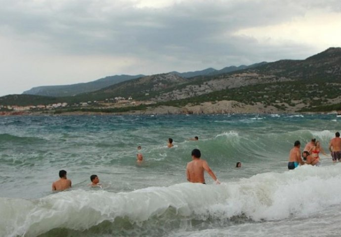 Zabranjeno kupanje na ovoj plaži u Hrvatskoj, puna je Escherichije coli