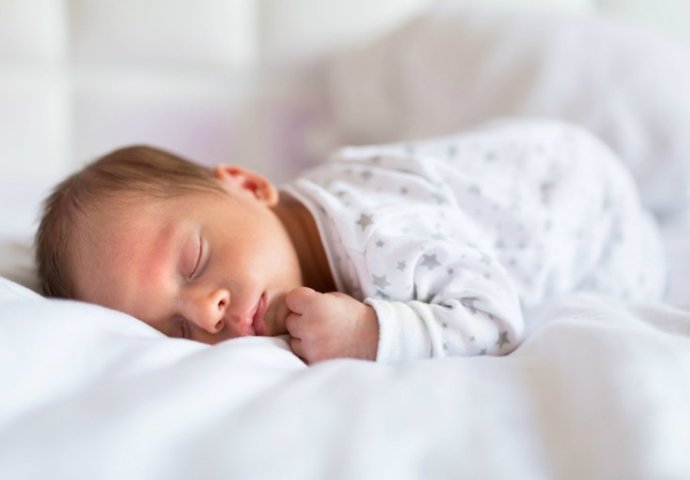 SAVJET RODITELJIMA: Zašto spavanje na stomaku možete biti opasno za bebe