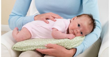 SAVJETI NA KOJIMA ĆE BITI ZAHVALNI SVI NOVOPEČENI RODITELJI: Kako pomoći bebi kada ima grčeve?