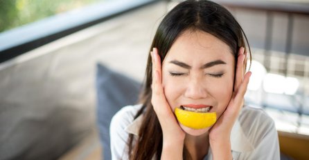 DOMAĆI LIJEK ZA GLAVOBOLJU: Ako imate limun u kući, zaboravićete na bolove!