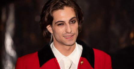 ŠOK! Pjevaču FAN SLOMIO RUKU na koncertu! Isplivala FOTKA sa BITNOM PORUKOM! 