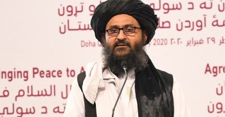 Suosnivač talibana stigao u Kabul, traju pregovori o sastavljanju vlade