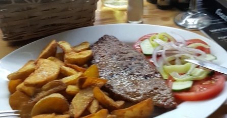 Fotka pljeskavice iz Grčke posvađala Srbe, a naročito ih je jedan detalj razbjesnio: "Svašta"