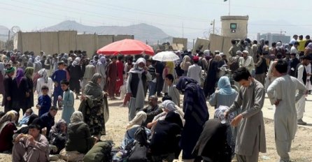 Potresne scene u Kabulu: Najmanje troje ljudi poginulo ispred zračne luke