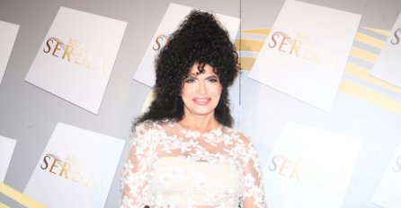 NAJBOGATIJA SRPKINJA POKAZALA RASKOŠNO OKIĆENU JELKU: Detalji će vas raspametiti! LUKSUZ PRŠTI