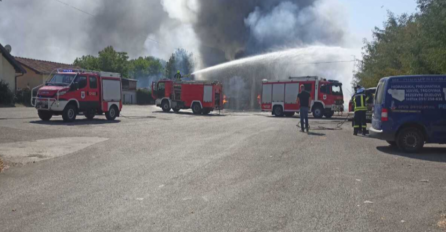 Veliki požar u Banjoj Luci, gori skladište papira i plastike (VIDEO)