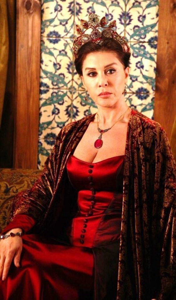 valide-sultan-58f2bdd0-df33-4322-8628-bfbd3681fcd-resize-750