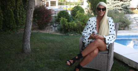 KARLEUŠA PONOVO NA UŠĆU! Iz luksuzne vile na Dedinju najavila SPEKTAKULARNI koncert, evo i kada!