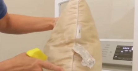 ZA SAMO 30 SEKUNDI SAZNAJTE DA LI TREBA DA BACITE JASTUK: 1 stvar pokazuje da mu je istekao rok! (VIDEO)