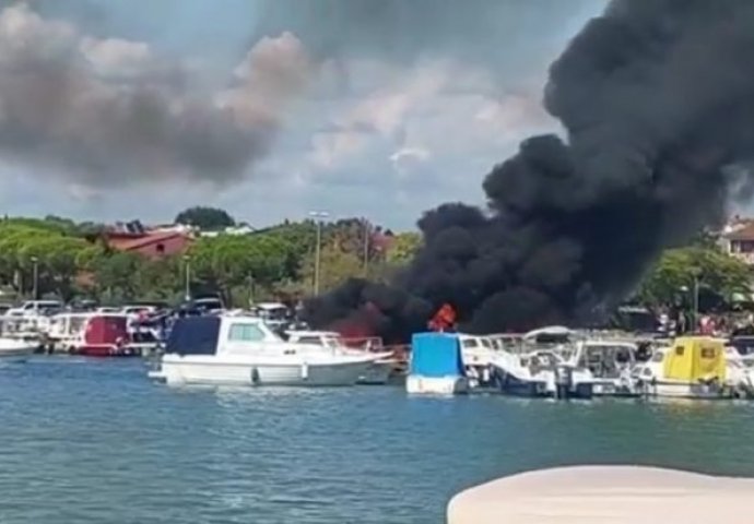 Veliki požar u Hrvatskoj, gore brodovi u luci (VIDEO)